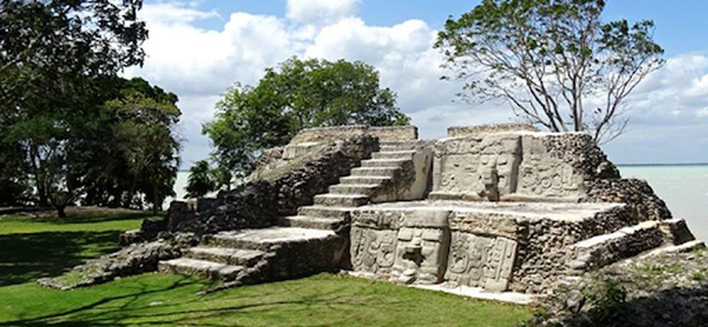 Cerros Maya archaeological site beside Corozal Bay